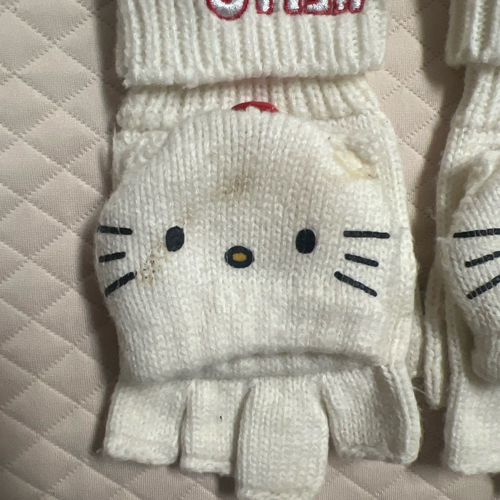 Hello Kitty Convertible Mittens - Picture 4 of 5